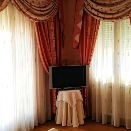 Chalet With 4 Bedrooms In With Wonderful City View Enclosed Garden And Wifi Zamora