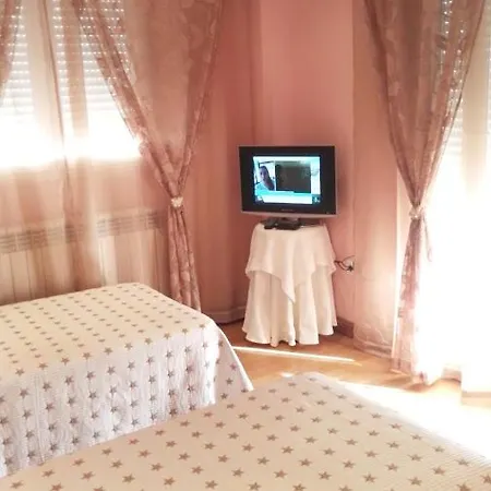 Chalet With 4 Bedrooms In With Wonderful City View Enclosed Garden And Wifi Chalé